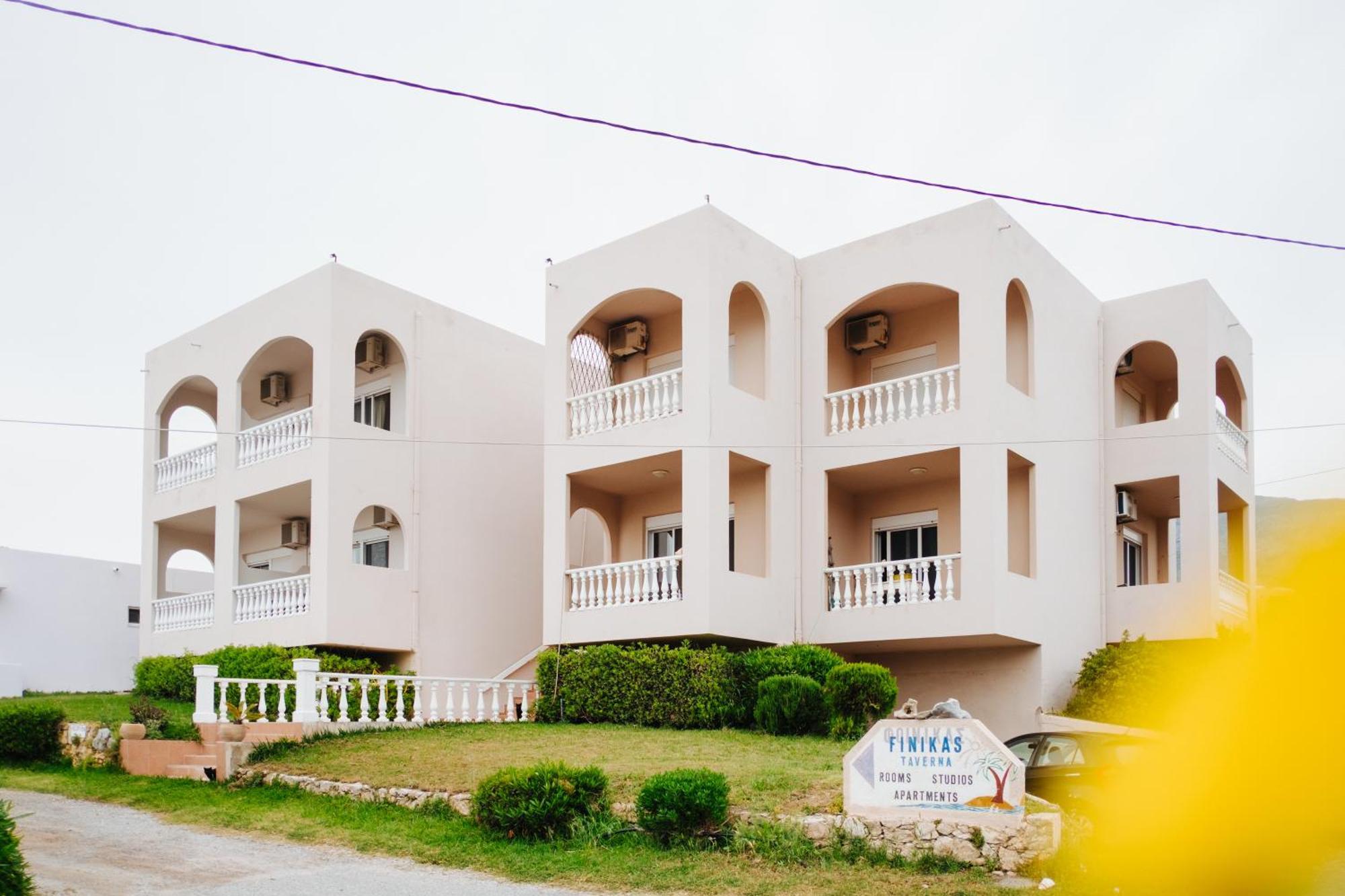 Apart Otel Finikas *