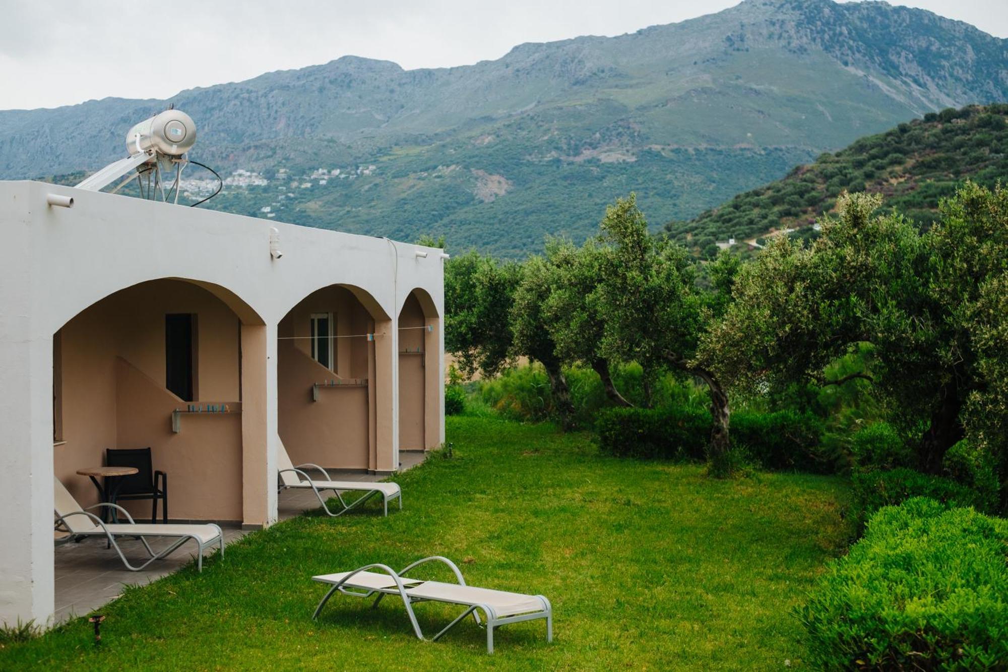 Aparthotel Finikas *