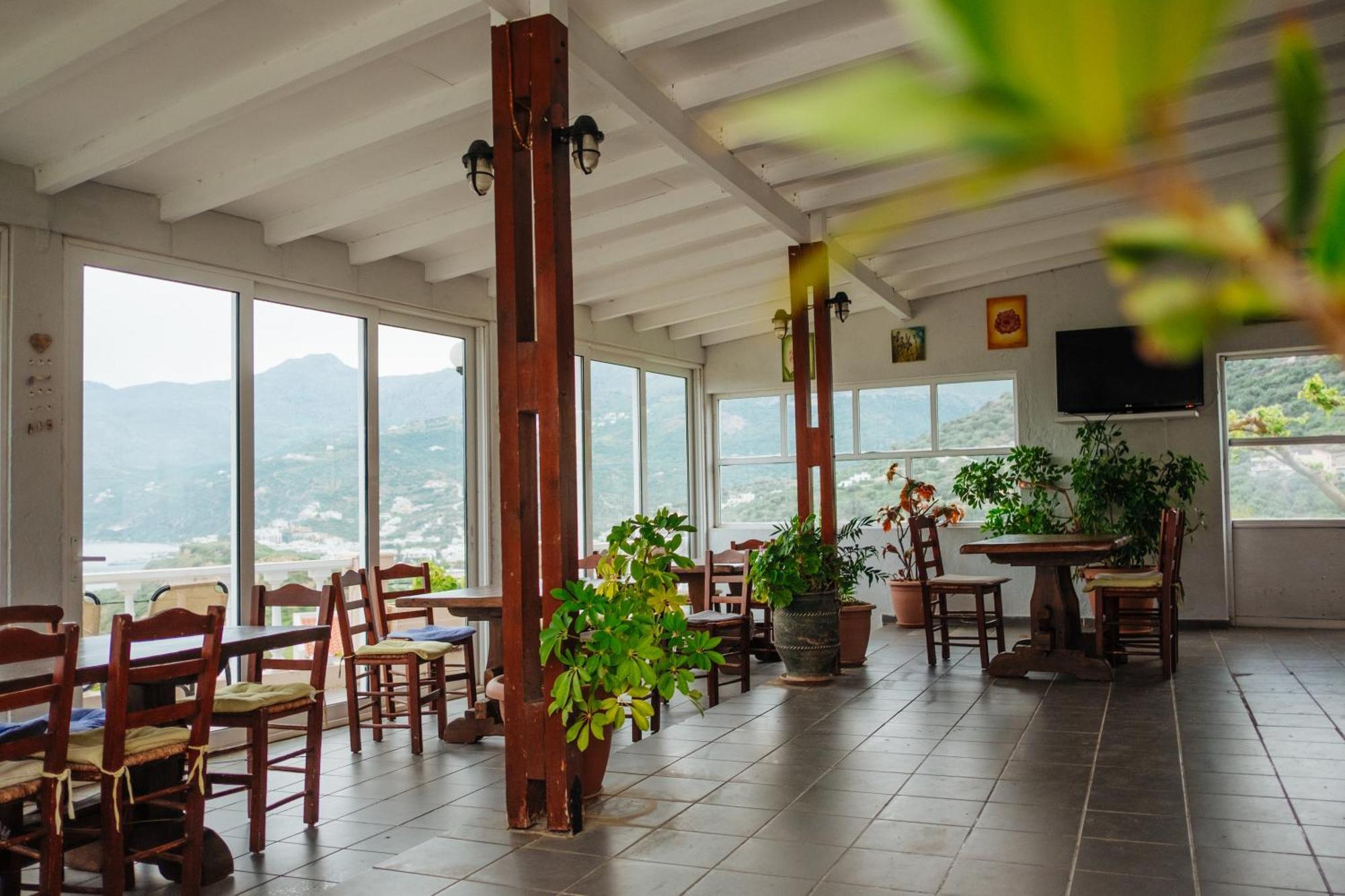 Finikas Aparthotel *